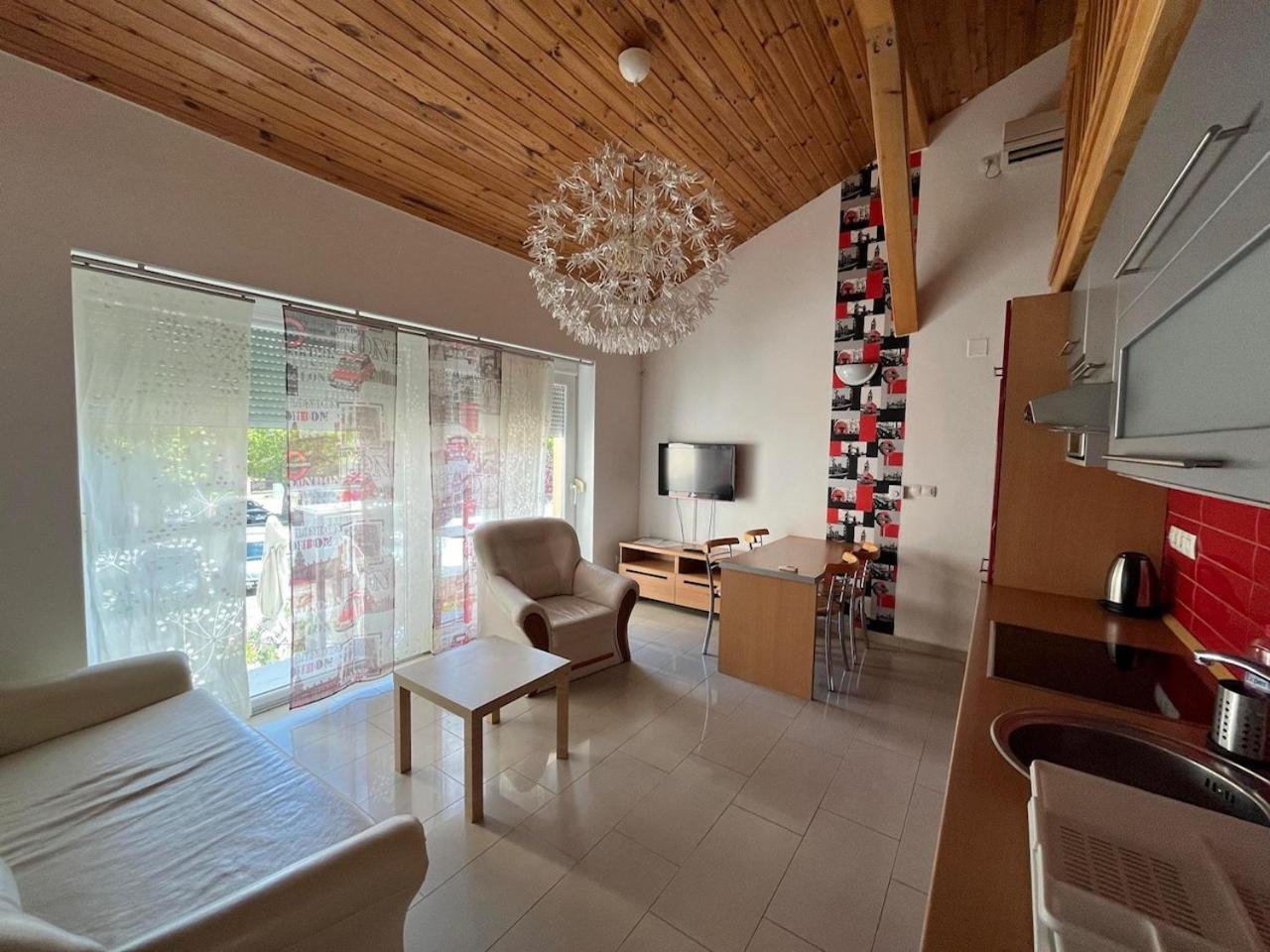 City Apartman Haz Балатонлелле Экстерьер фото