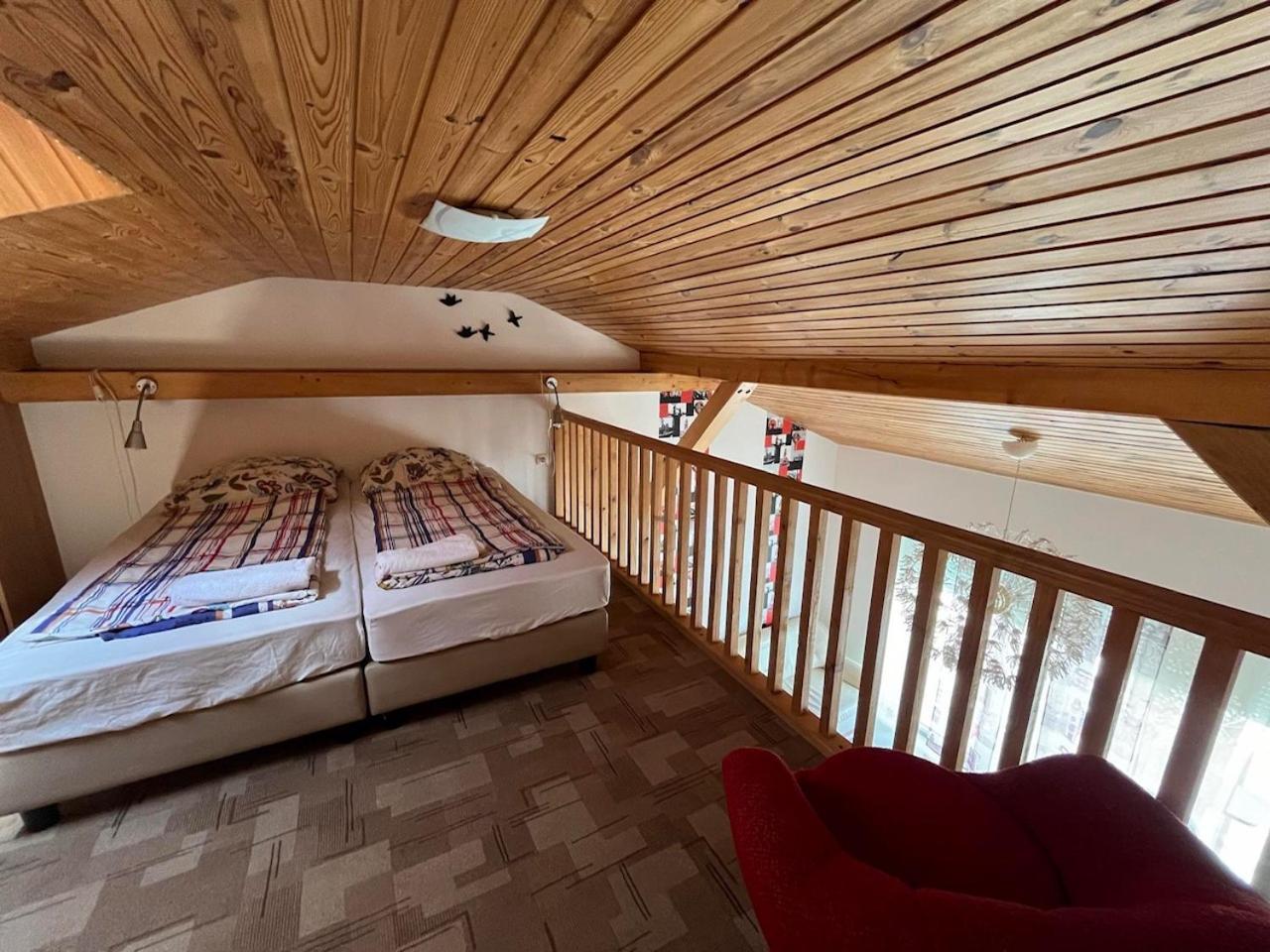 City Apartman Haz Балатонлелле Экстерьер фото