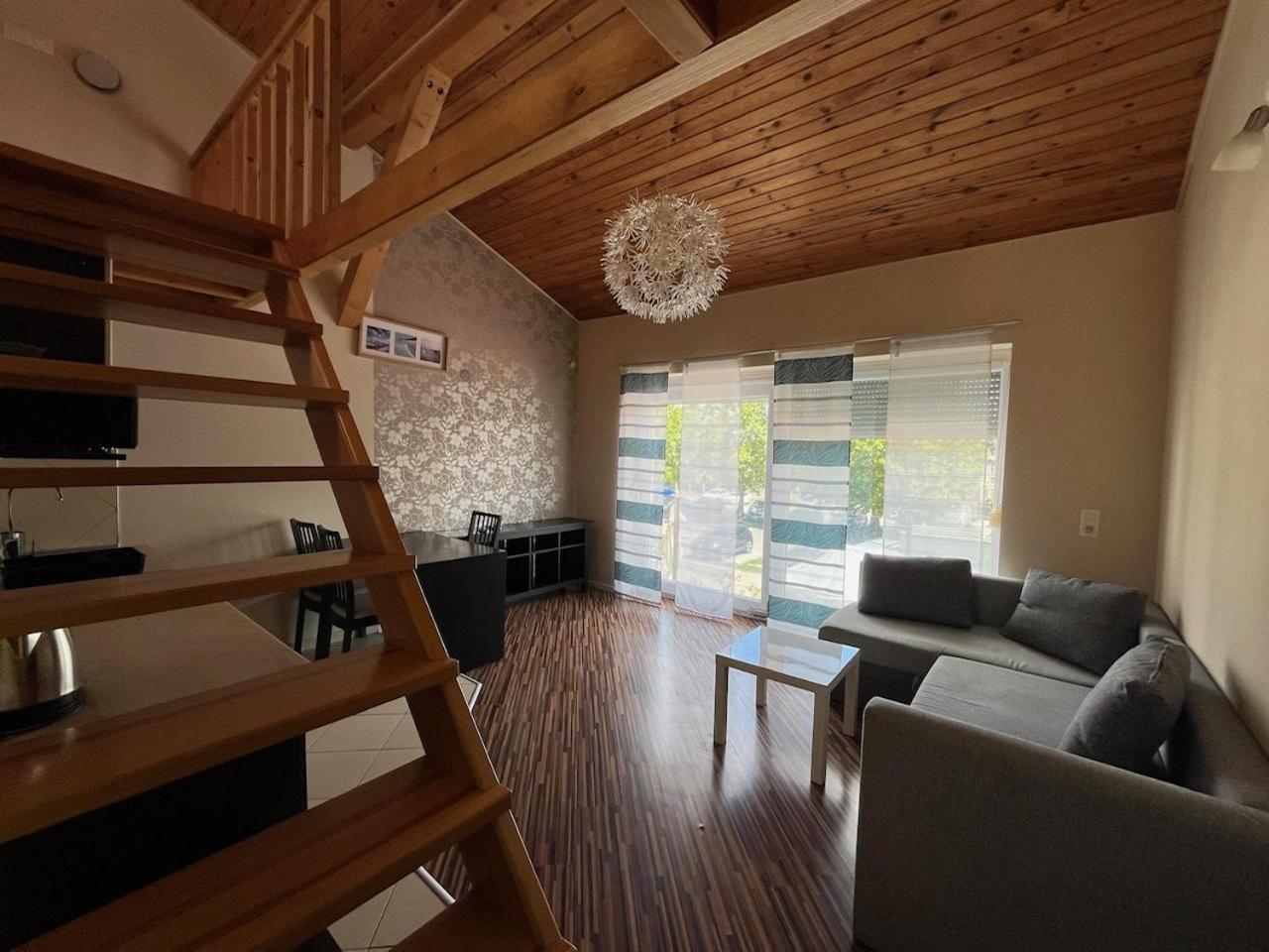 City Apartman Haz Балатонлелле Экстерьер фото