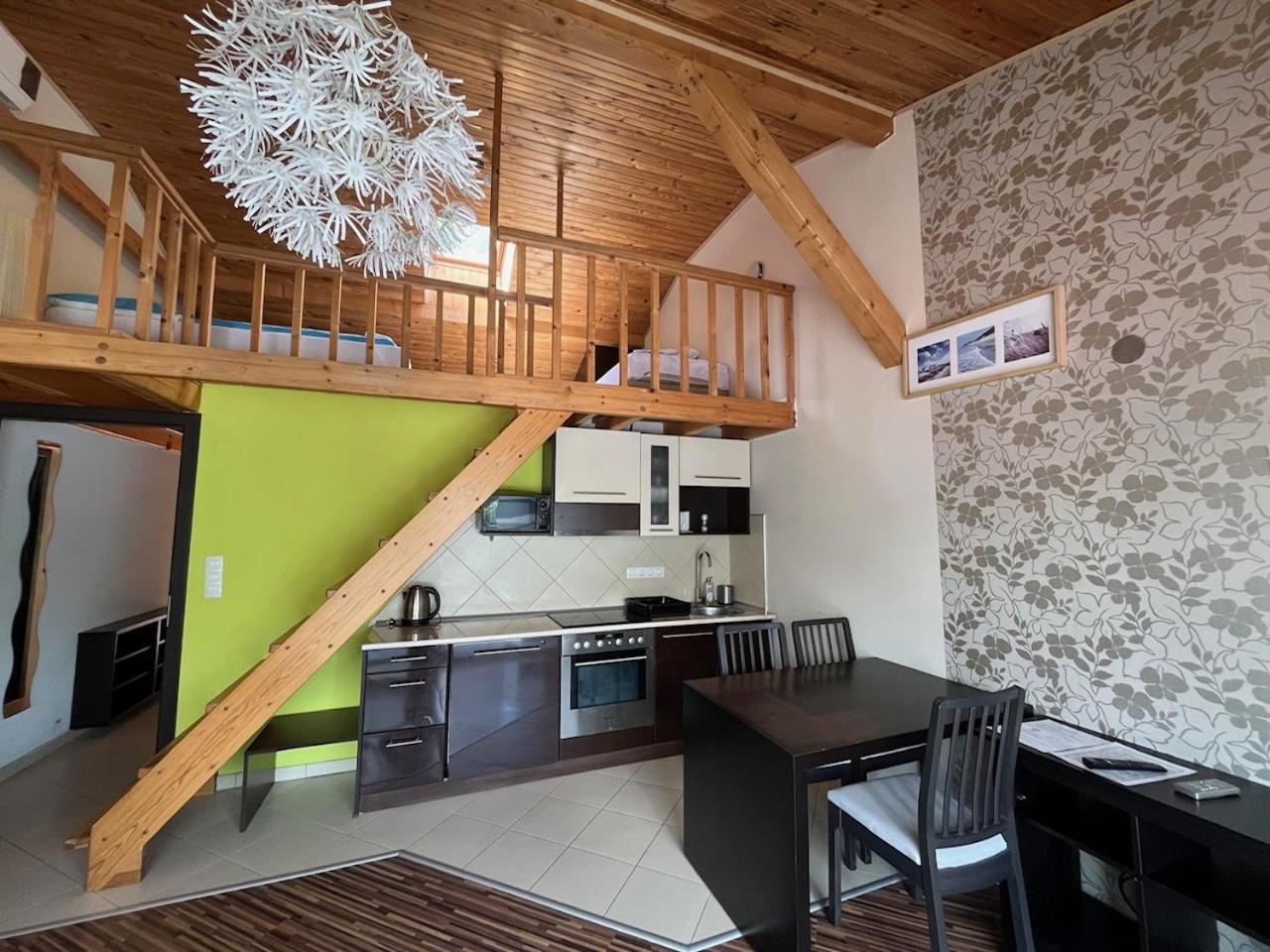 City Apartman Haz Балатонлелле Экстерьер фото